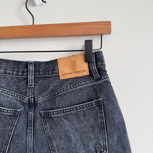 DENIM FORUM • The Yoko Exposed Button Short in Black - Picture 7 of 13